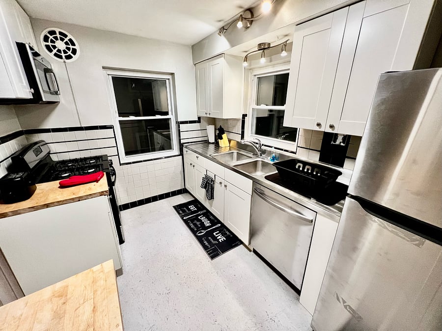 Comfy Cozy Safe Duplex Apartment 2F fully equipped kitchen