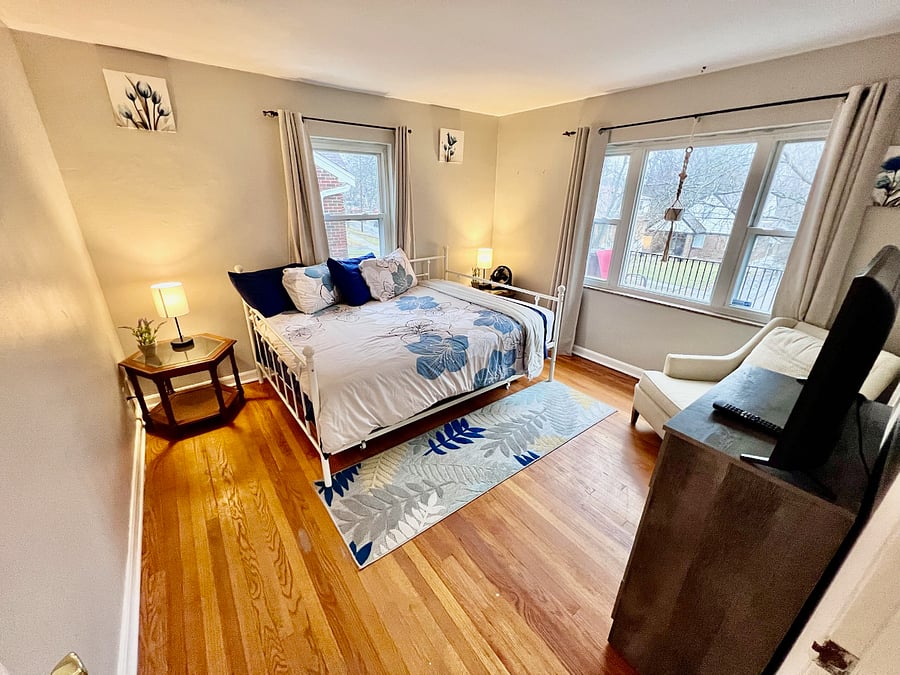 Comfy Cozy Safe Duplex Apartment 2F second bedroom with queen size bed