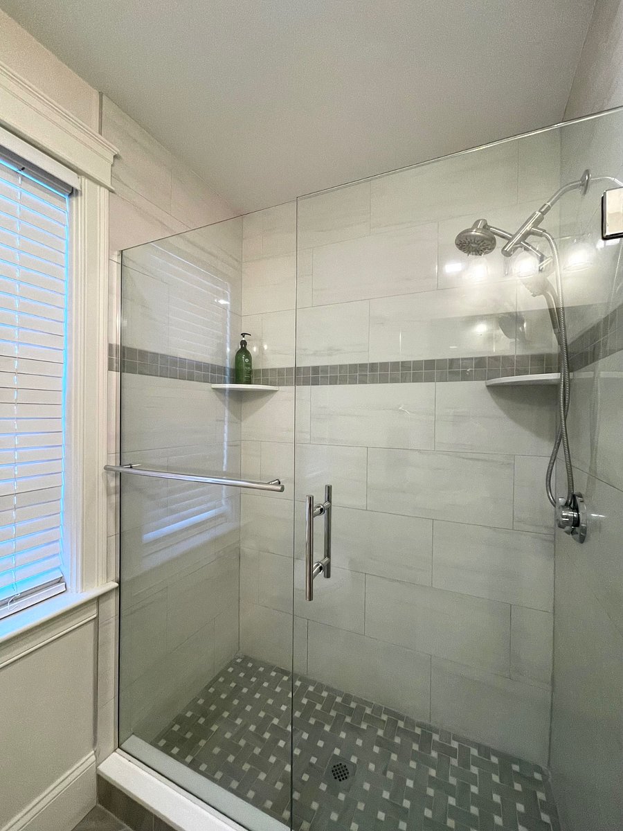 Spacious and bright shower room