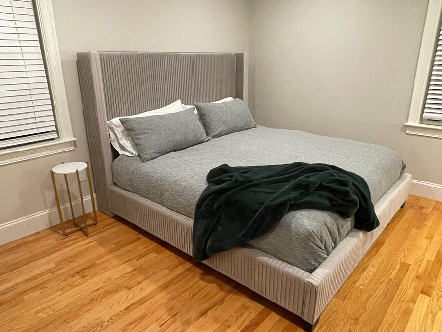 Beautyrest King with high thread count bedding,