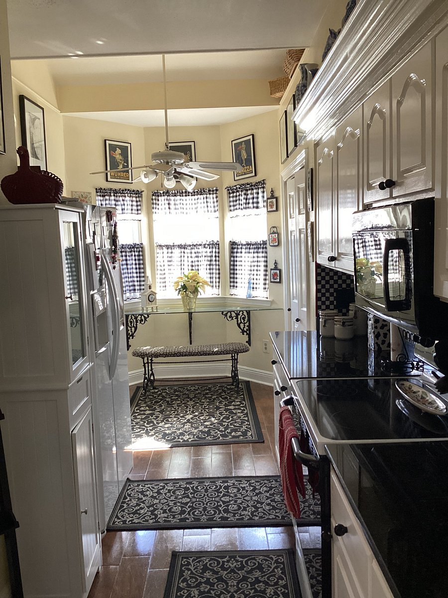 Full kitchen