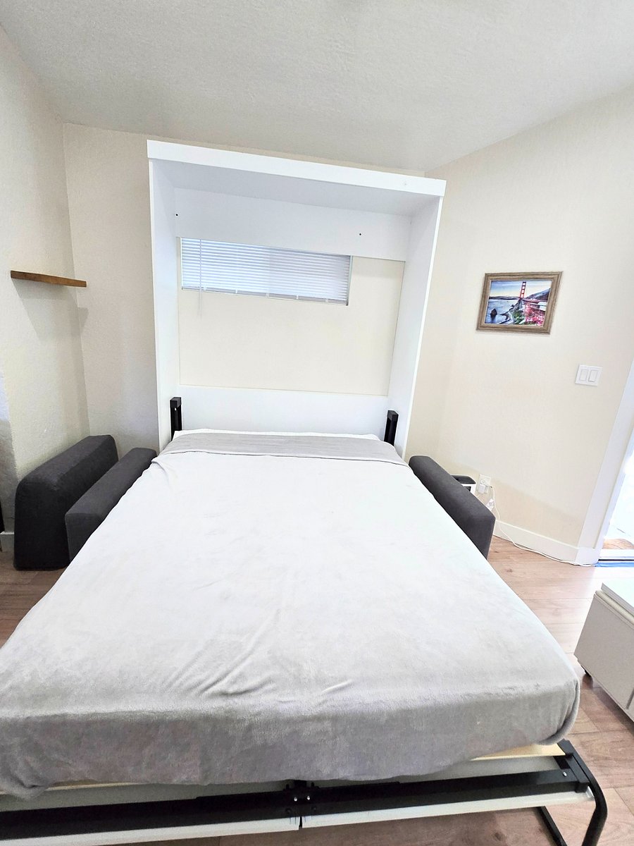 Queen size murphy bed