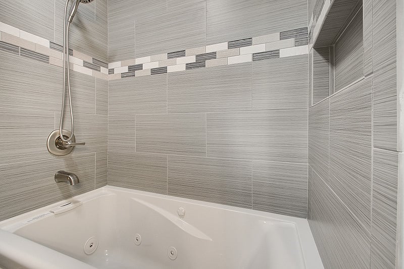 Jetted tub