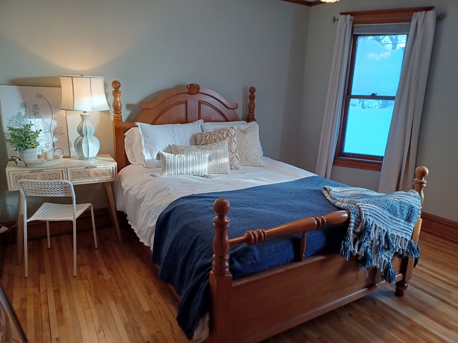 Room 1 - "A Little Boho, A Little Blue" - $900/mo
This is my favorite room in the house. She is SO cozy and welcoming!