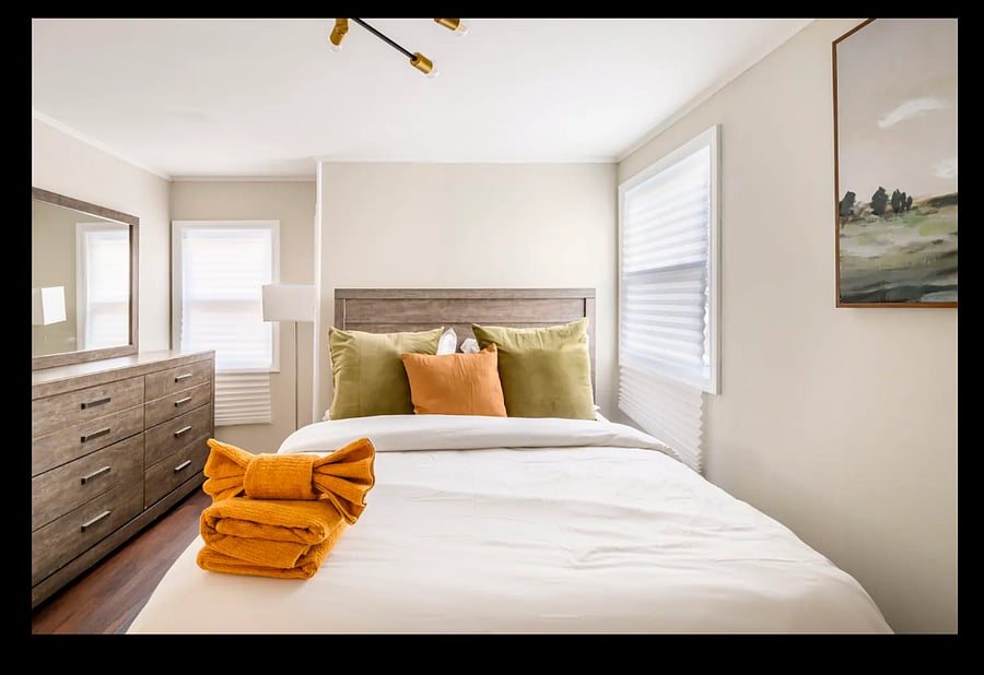 Bedroom 1- Queen