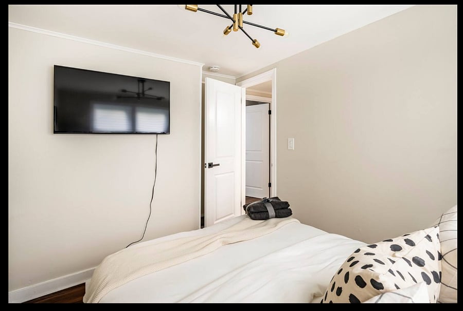 Bedroom 2- Full