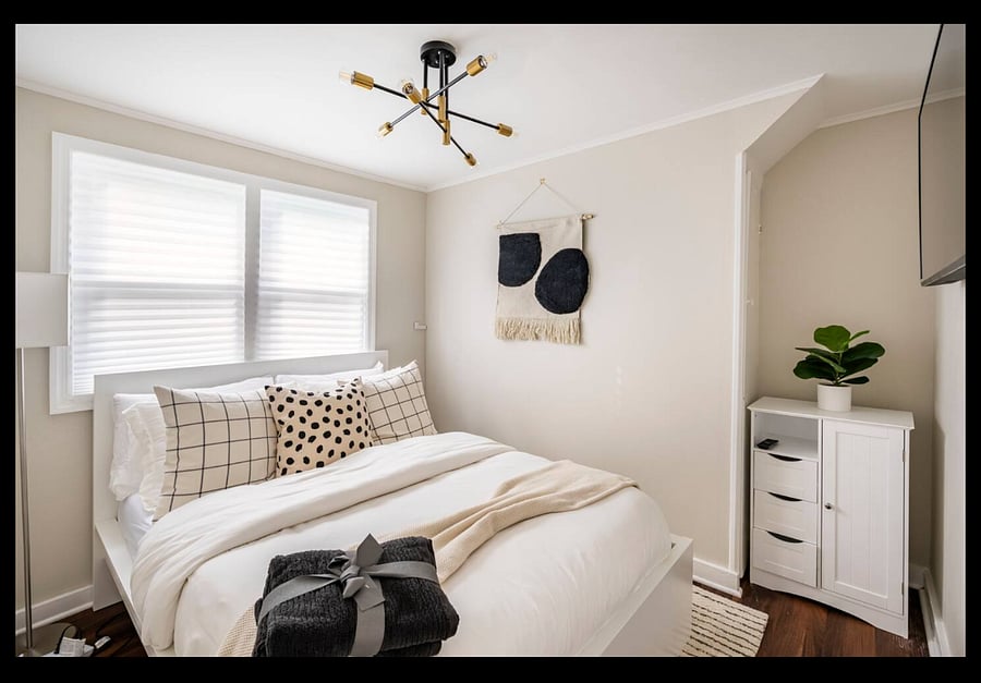 Bedroom 2- Full