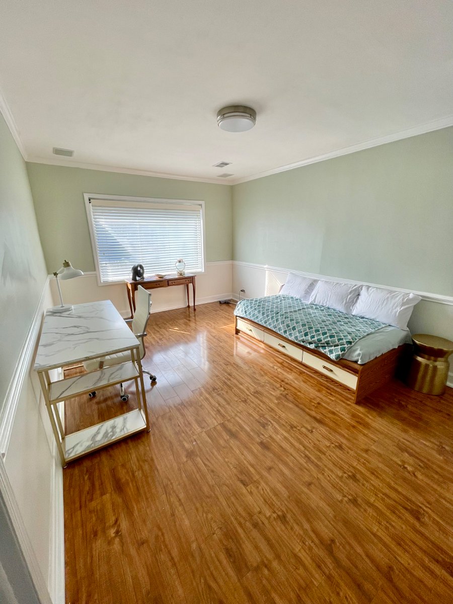 Office space/ open fourth bedroom with twin bed.