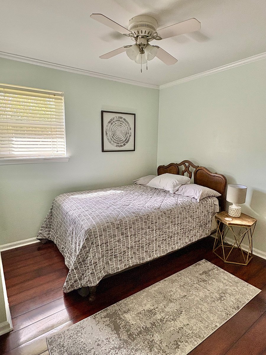 Full bedroom