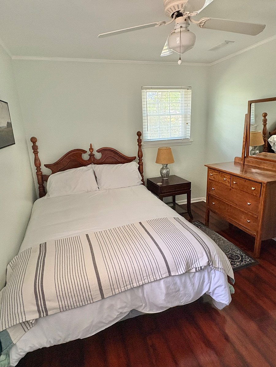 Second queen bedroom