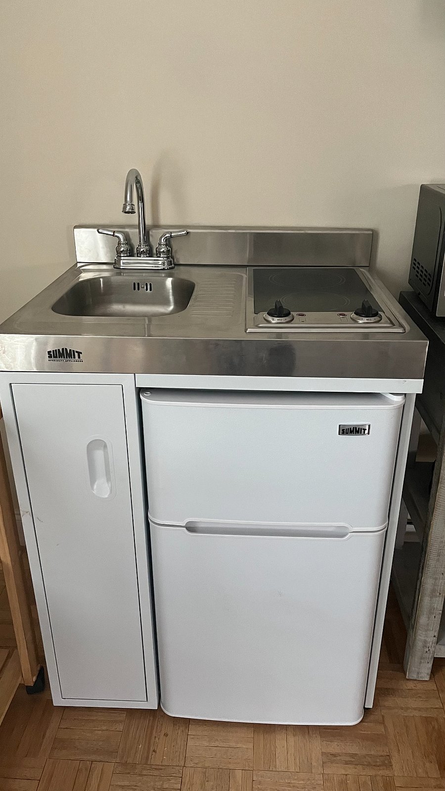 Brand new Summit Kitchenette installed with 2 electrical buners, fridge, freezer and sink. Final hook up by February 19th, 2024.