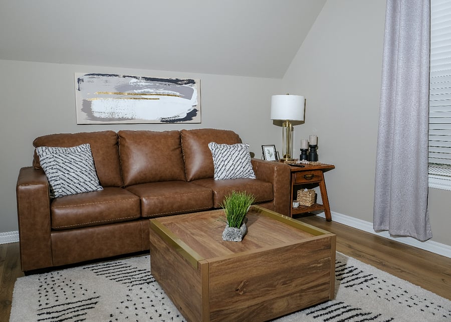 LOUNGE ROOM W/ LEATHER QUEEN PUULOUT SOFA-ROOM DARKENING CURTAINS