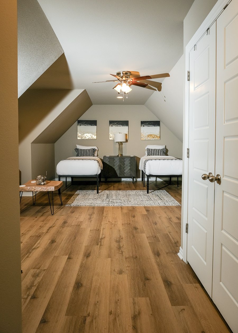 2 TWIN XL BEDS (COULD BE MASTER SUITE) WORK SPACE IN THIS ROOM AS WELL AS A LEAHTER SOFA. 43 INCH MOUNTED SMART TV.