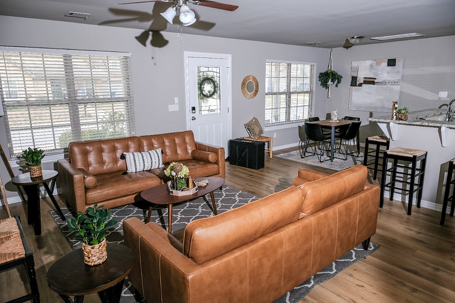 OPEN FLOOR PLAN, LOTS OF ROOM!