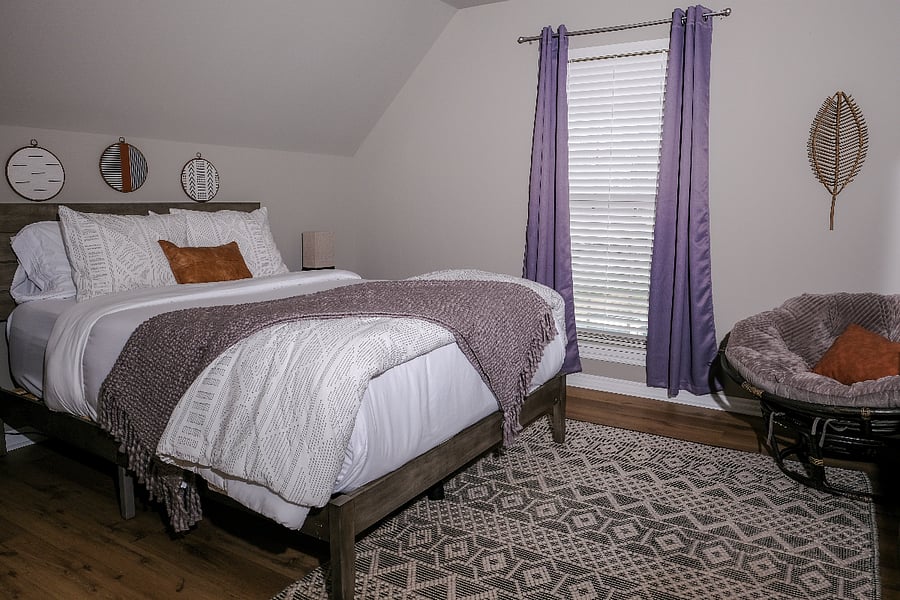 QUEEN BED UPSTAIRS.