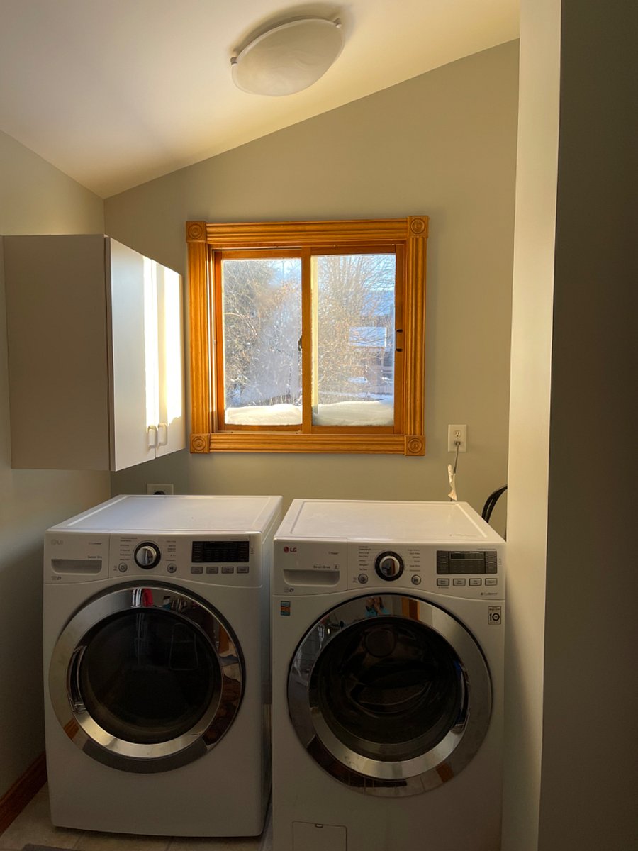 Laundry, msin floor