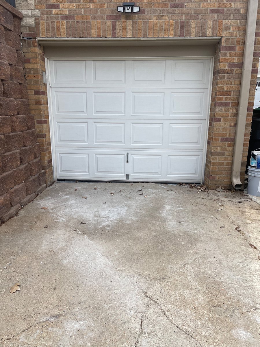 Entrance to the lower unit through the garage.
Outside parking exclusive for the lower unit.