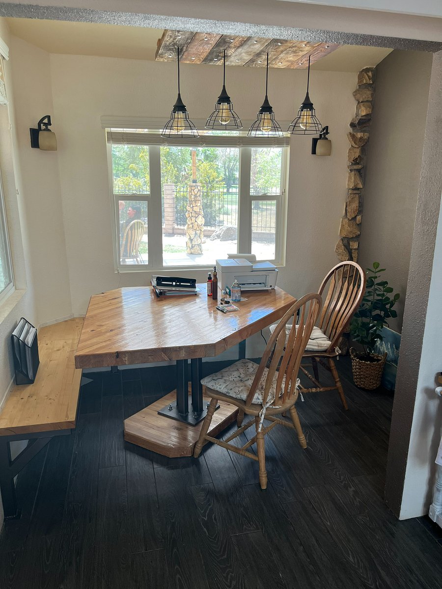 Kitchen dining nook
