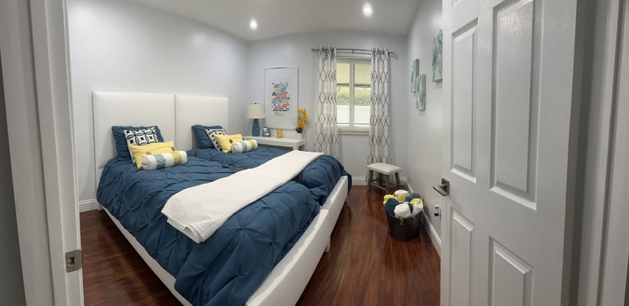Bedroom with 2 twin beds