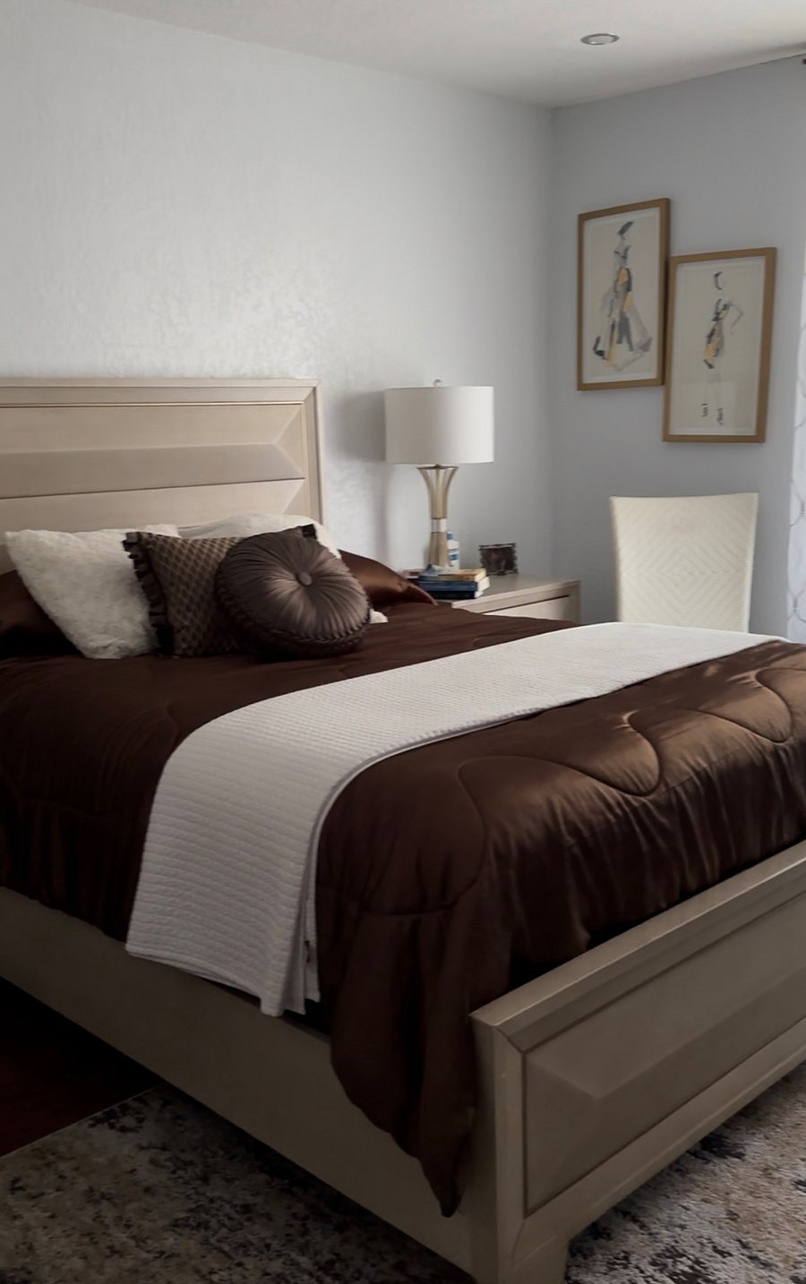 Master bedroom with queen size bed