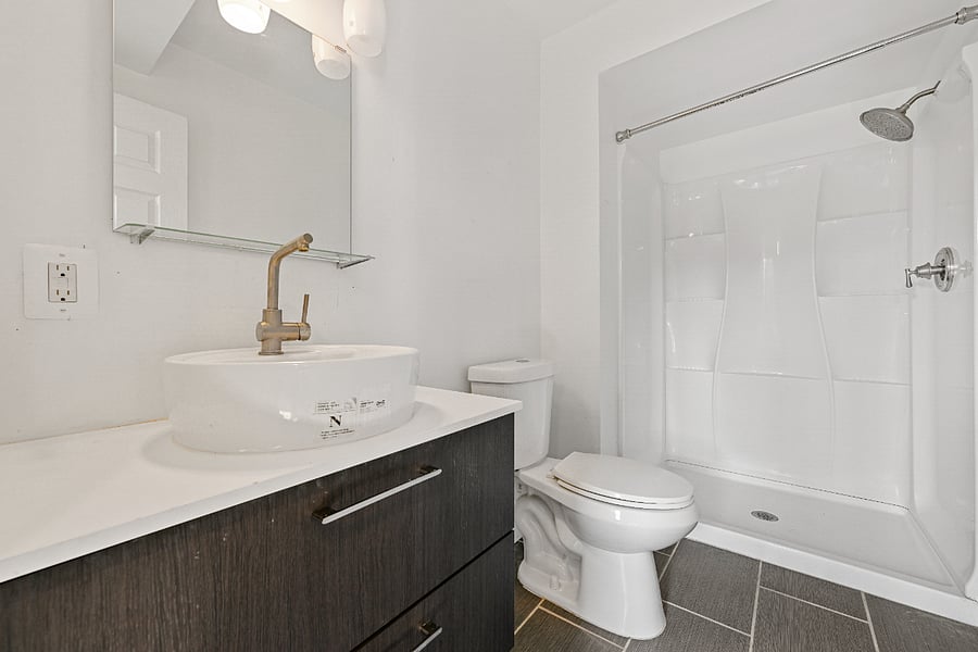 bathroom 4 of 6