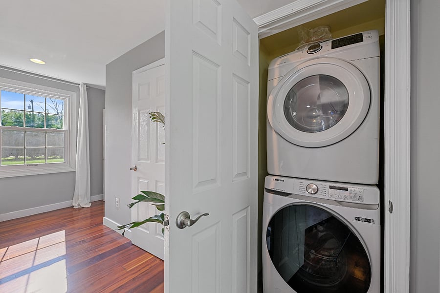 laundry area 1 of 2