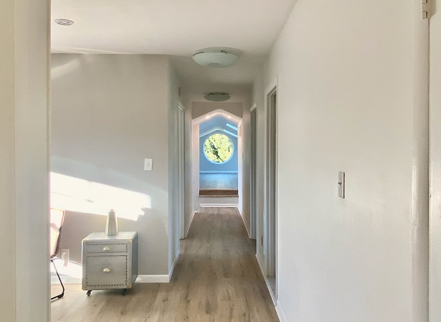 2nd floor hallway with living/sitting area