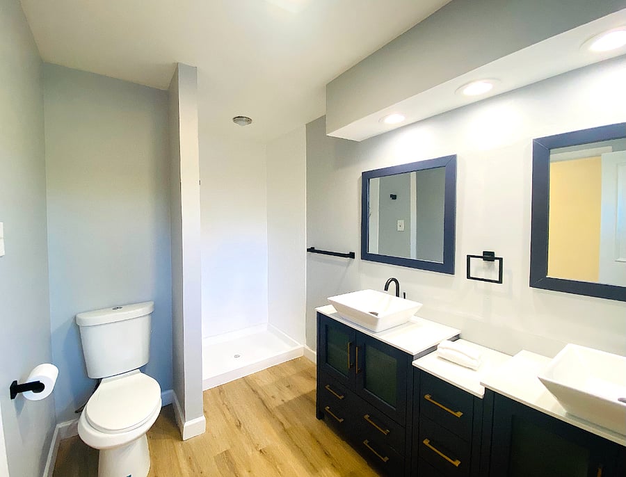 bathroom 2 of 6