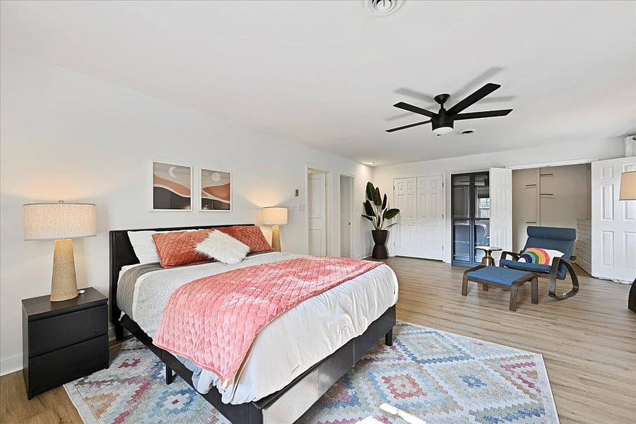 1st Floor master suite