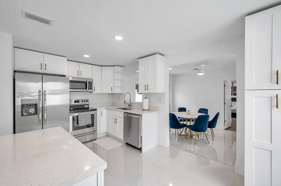 Full Kitchen and Dining Area