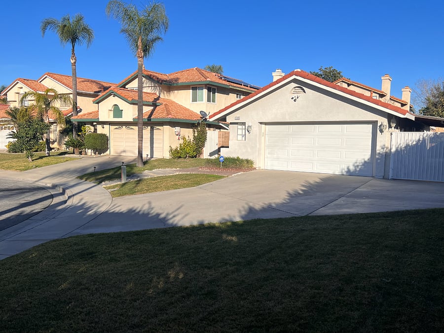 Parking on right side of driveway and on cul-da-sac