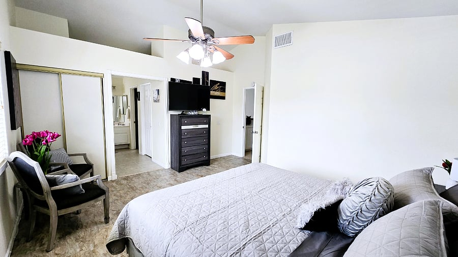 Master Bedroom\
CA King Bed
