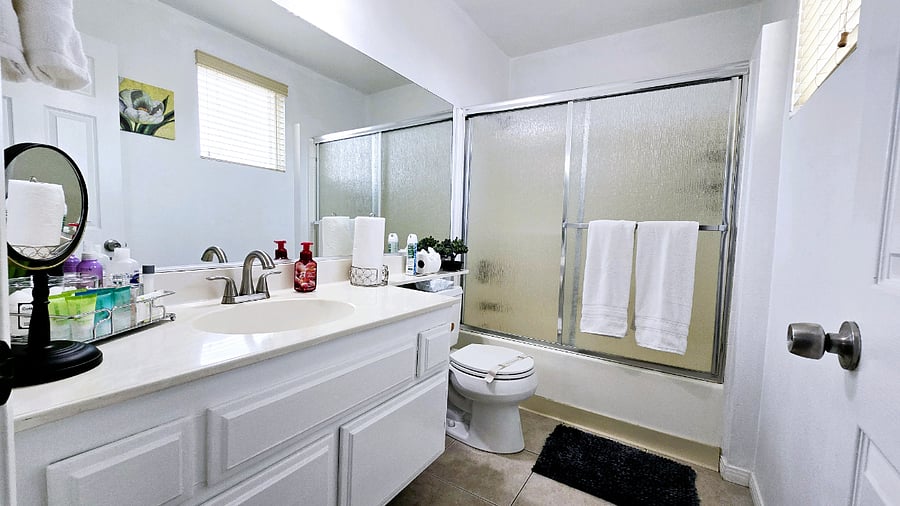 Full Bathroom serving Bedroom 2 and Bedroom 3