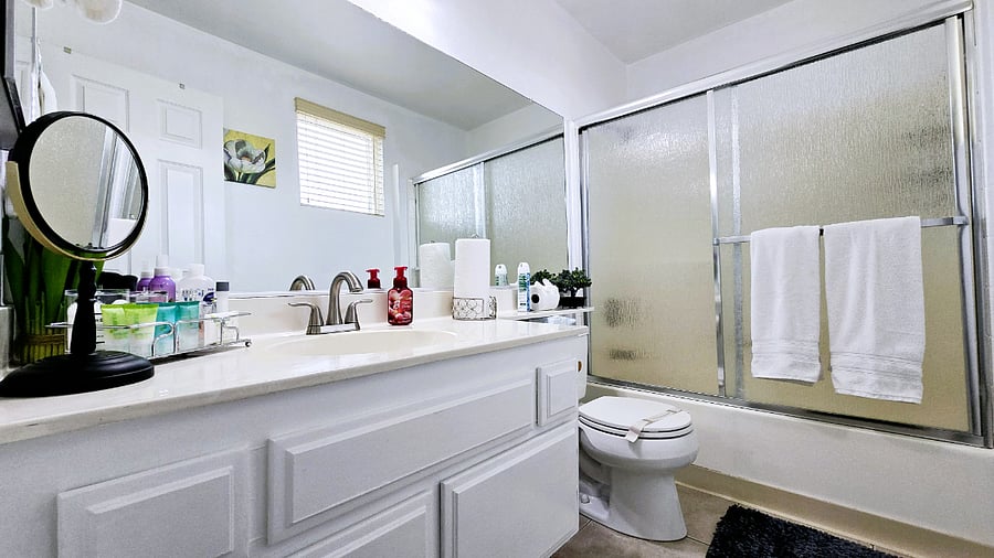 Full Bathroom serving Bedroom 2 and Bedroom 3