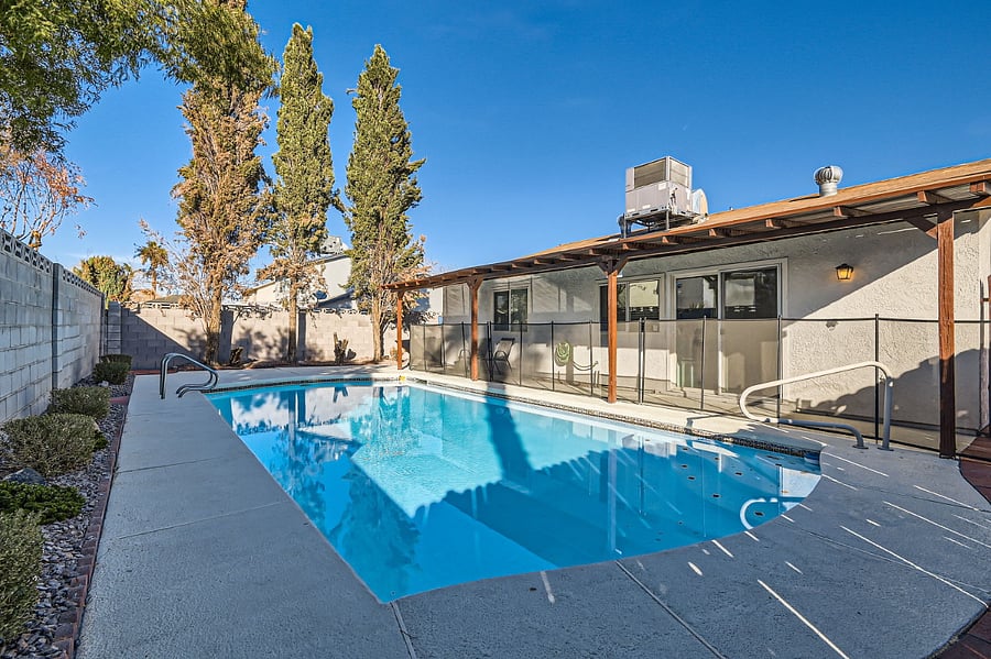 Furnished Finder property 650707_1 photo 17