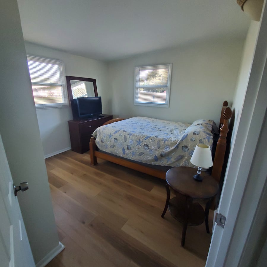 Large guest bedroom 