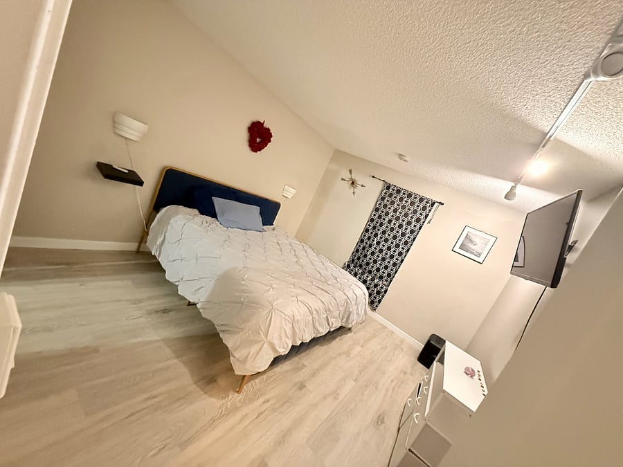 Furnished Finder property 650984_1 photo 12