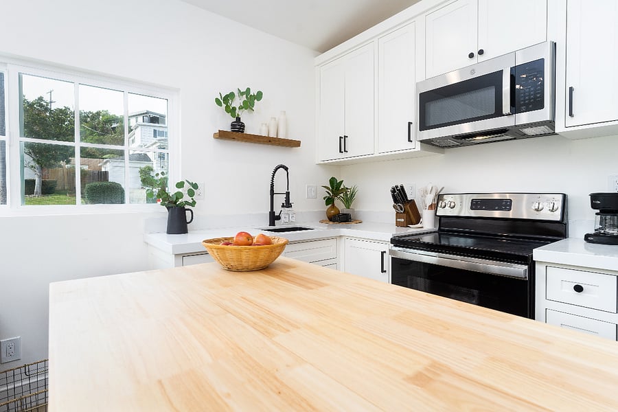 Island with seating and prep space