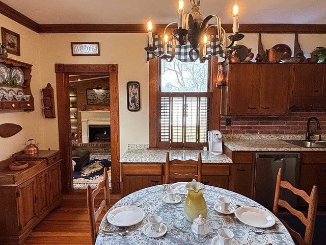 Open Kitchen & Eat in Area