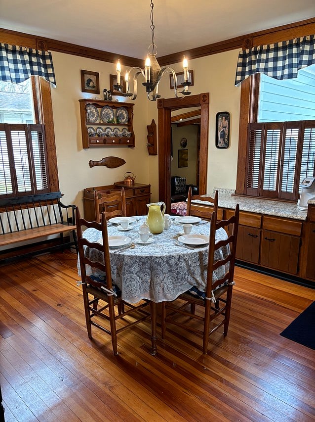 Open Kitchen & Eat in Area