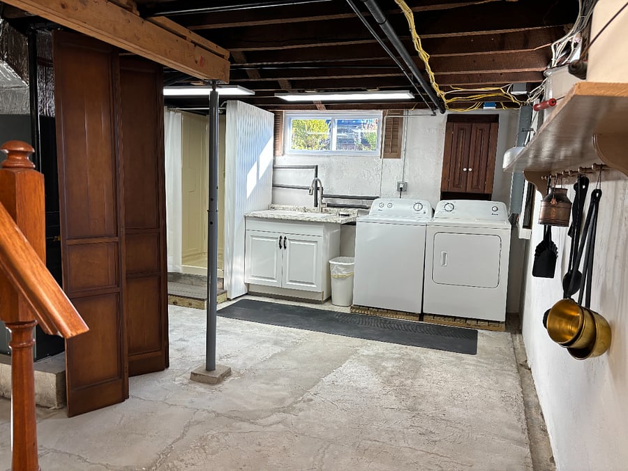 Laundry Room (washer / Dyer) & Shower