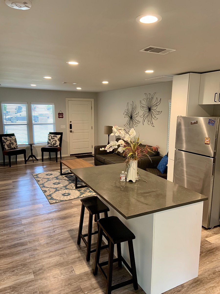 Open concept living and kitchen. qu