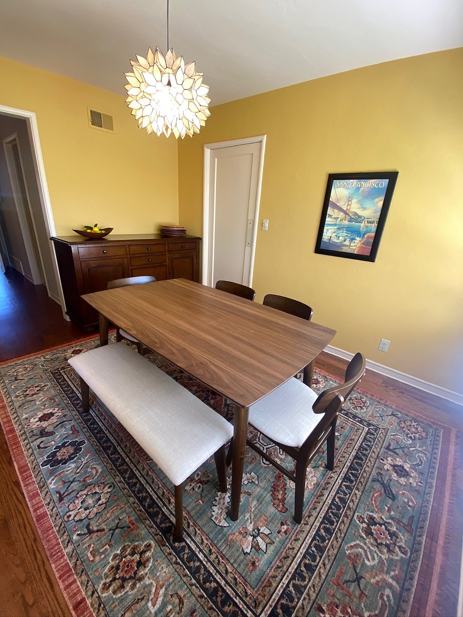 Dining room seats 6.