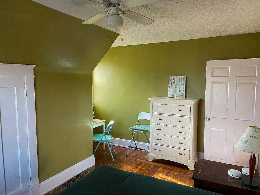 Upstairs room avail 800 per month avai May 11, 2025