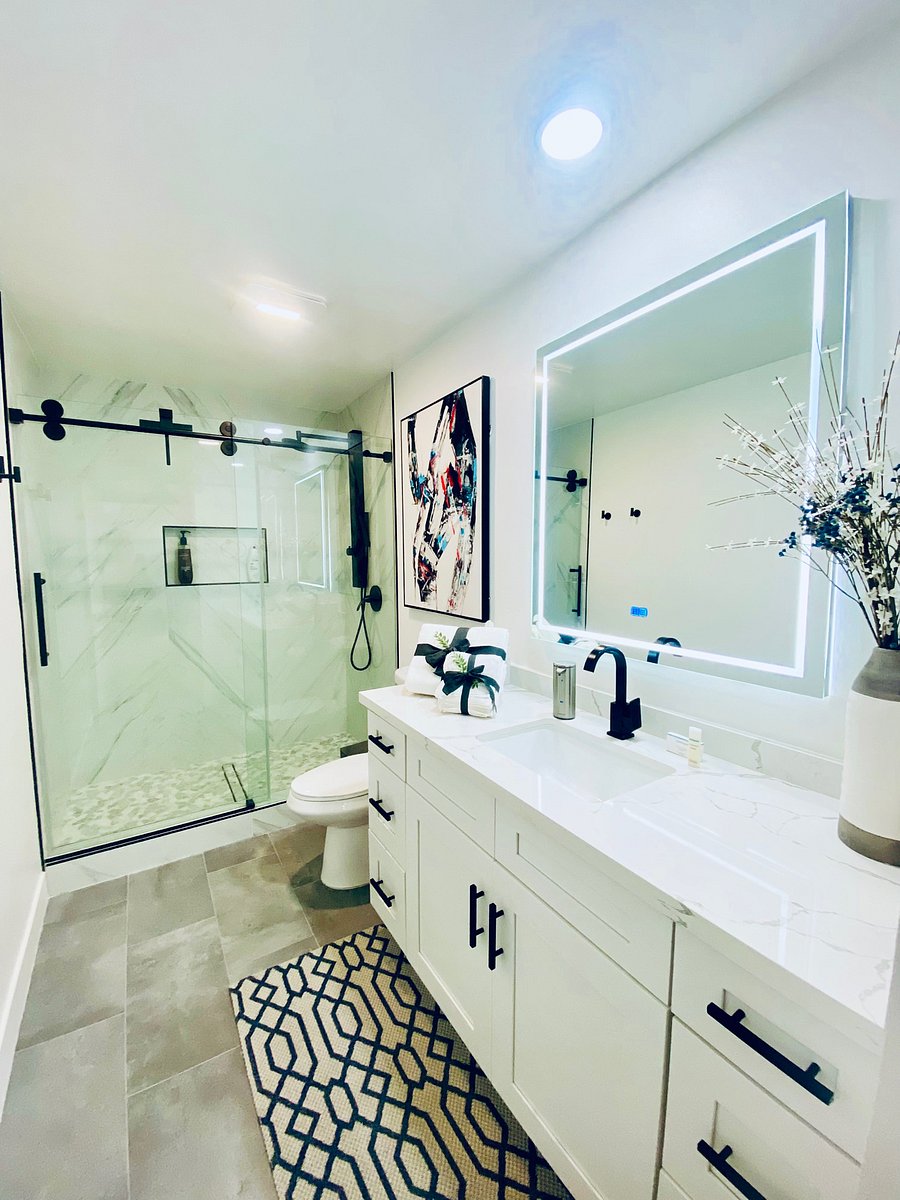 Guest /Shared Bathroom