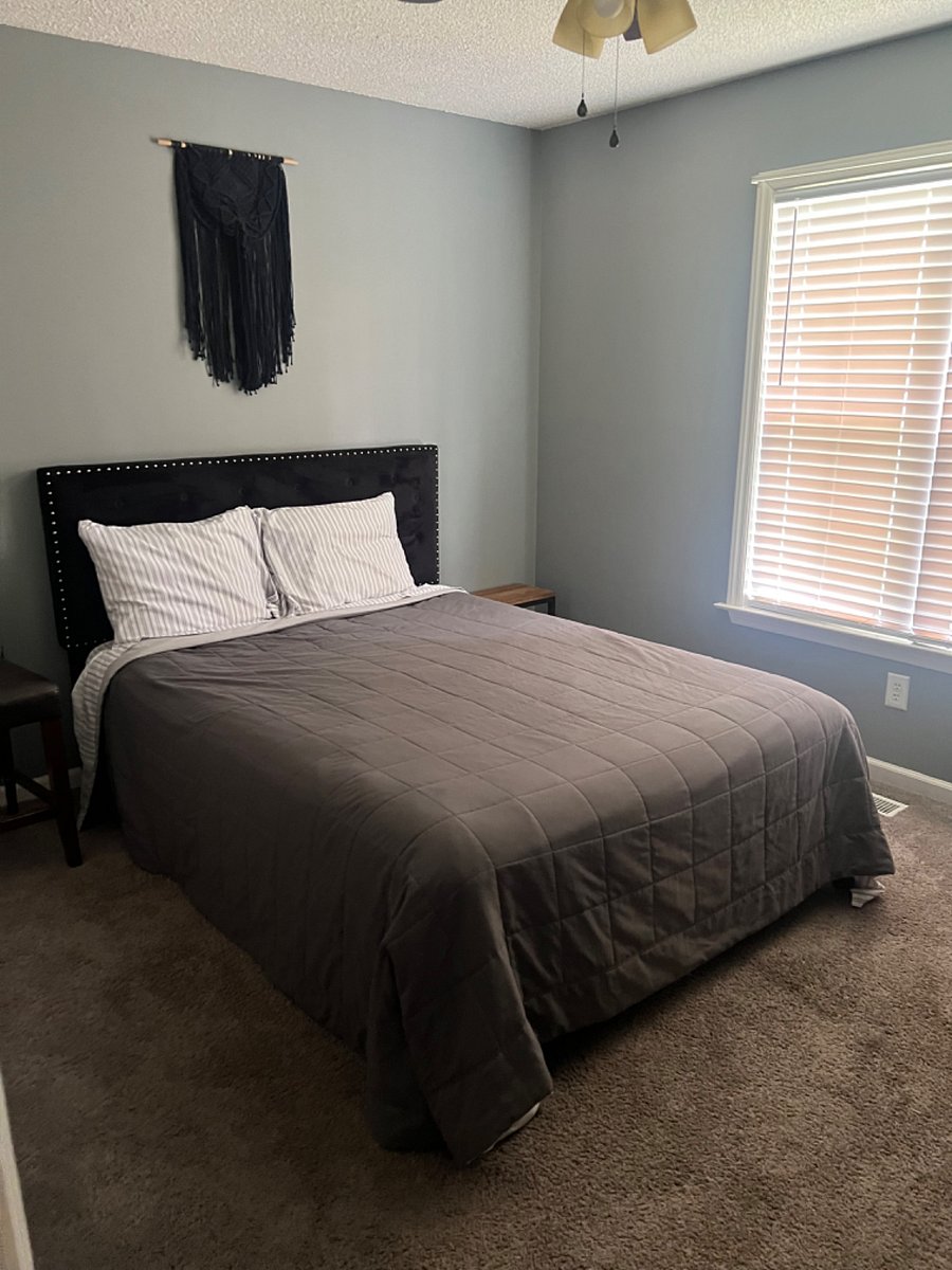 Queen sized bed in 2nd bedroom