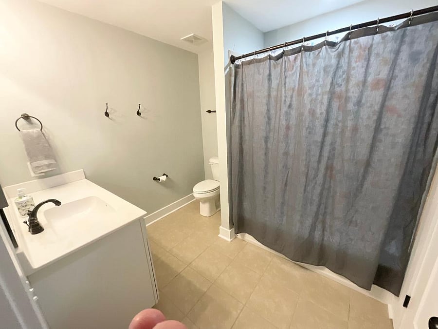 Upstairs King Bedroom's Primary Bathroom