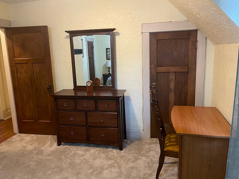 Master Bedroom - Dresser and Desk