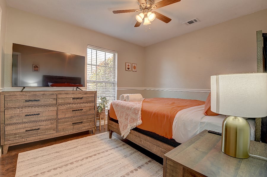 Furnished Finder property 652101_1 photo 18