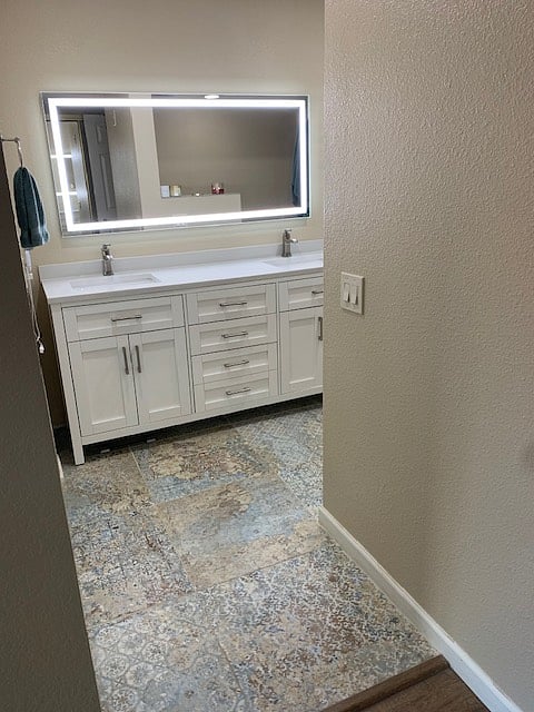 Primary bath, vanity with 2 sinks